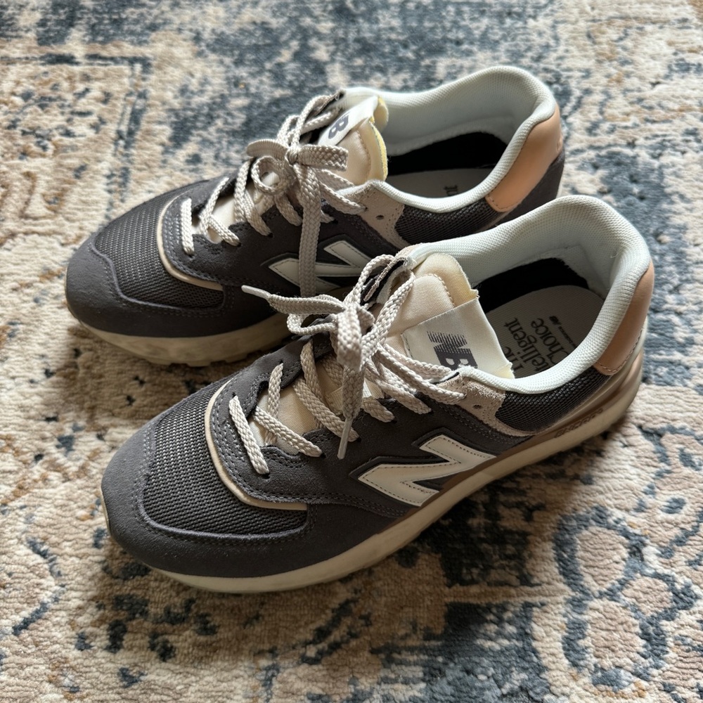New Balance Gray and Cream Women's Sneakers 574 size 9